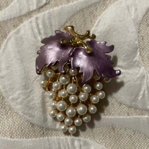 vintage faux pearl cluster purple enamel grape brooch rhinestone accent